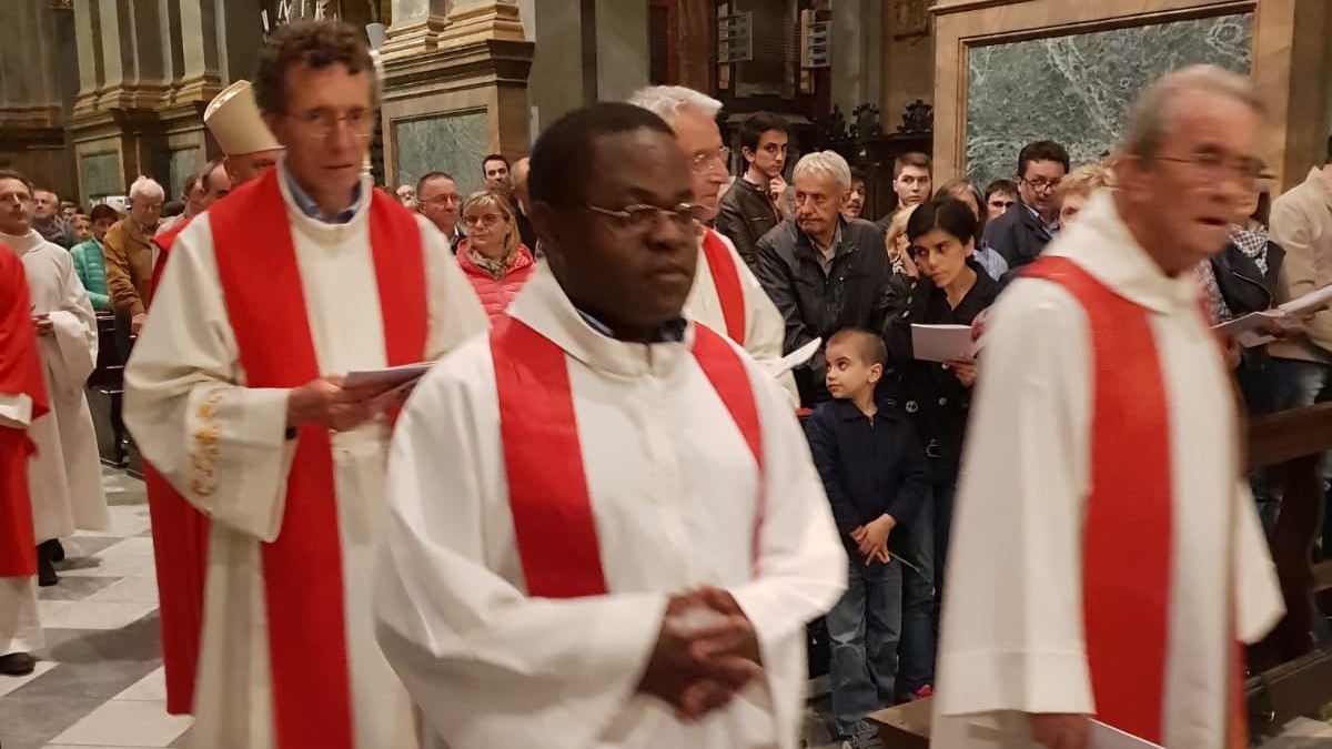 Prete di Fossano trovato senza vita sul pavimento della sua stanza