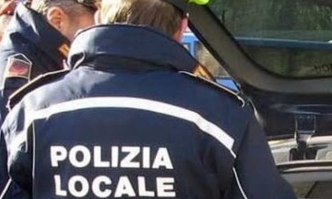 Tenta di evitare il posto di controllo: bloccato