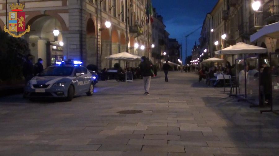 Rissa in centro a Cuneo dopo le 22, multati 8 giovani