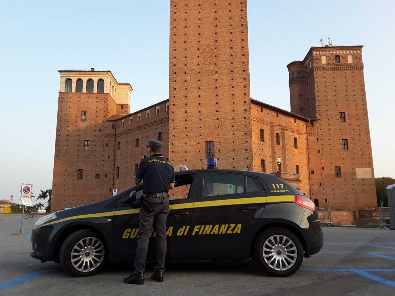 Commerciante vendeva più di 2mila mascherina non a norma alla Fiera di San Giovenale di Fossano