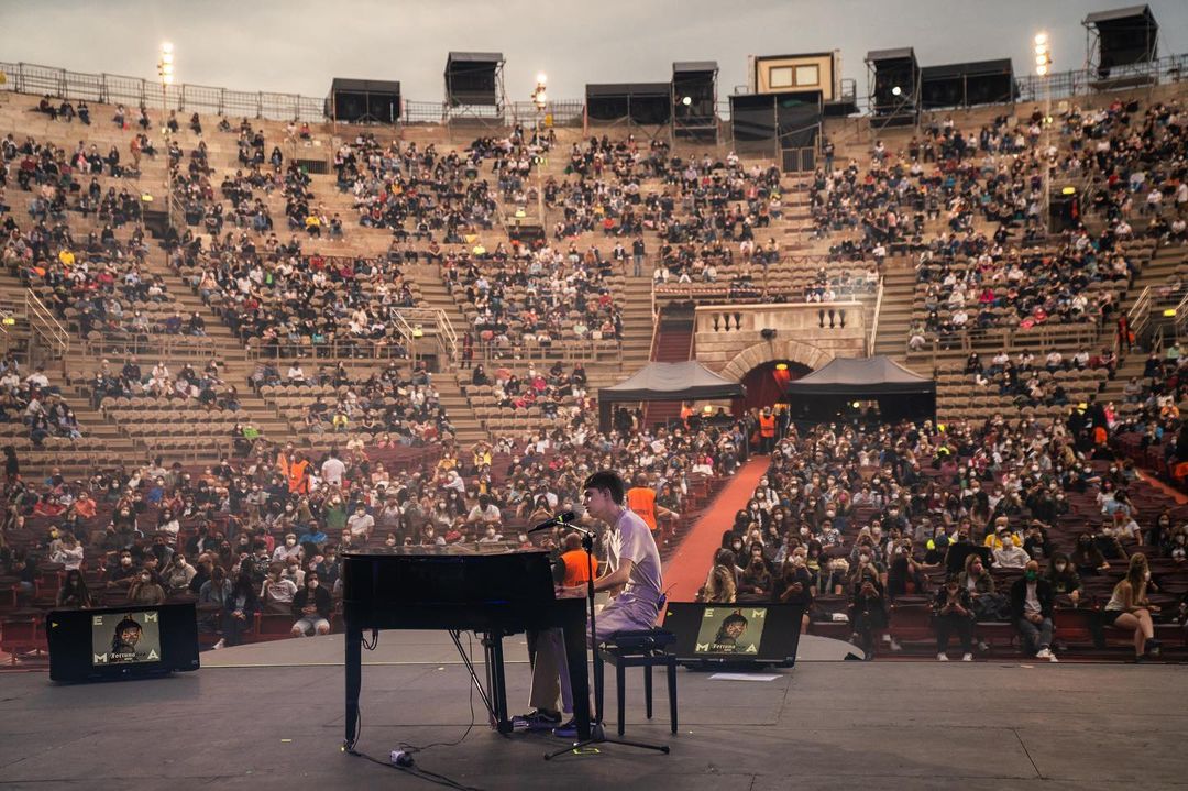 Il primo momento di gloria di Matteo Romano all’Arena di Verona con Emma