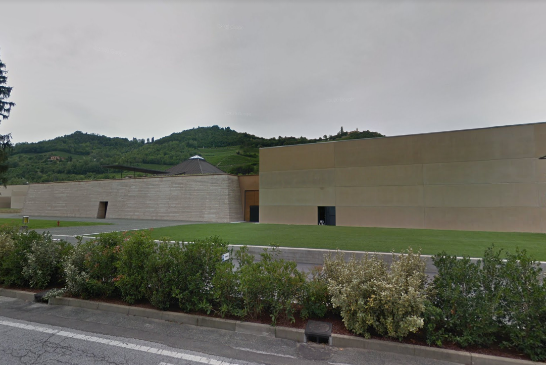 Cerca di salvare il collega, ma muoiono entrambi nella cisterna