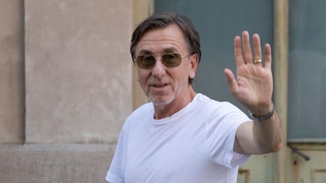 Tim Roth nelle Langhe: pranzo in “Piazza Duomo” e visita nelle cantine Ceretto