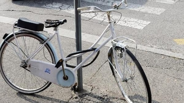 Cuneo, biciclette e monopattini fuori dalle rastrelliere saranno rimossi