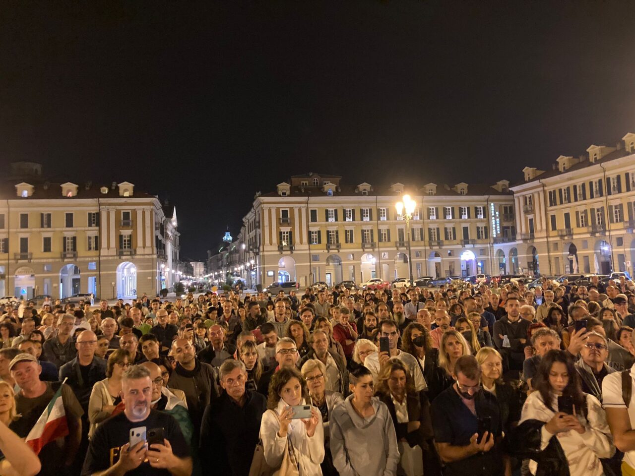 No Green Pass in piazza a Cuneo contro le politiche governative
