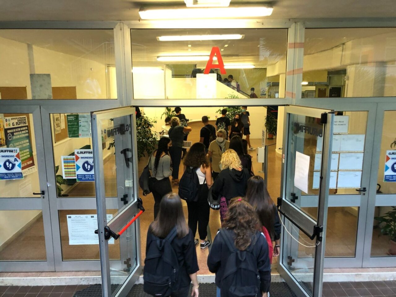 5 focolai e 29 classi in quarantena nel Cuneese