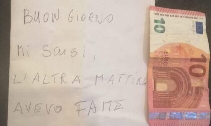 Ruba le brioches perché ha fame. Il giorno dopo lascia un biglietto di scuse e 10 euro fuori dal bar