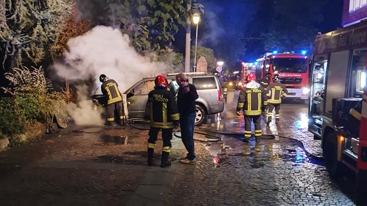 A Cavallermaggiore gira un piromane: in poche settimane incendiate cinque auto