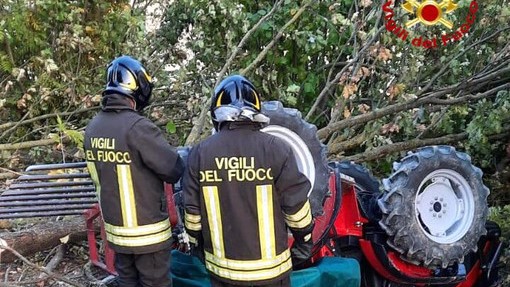Un’altra tragedia sul lavoro: agricoltore 60enne muore schiacciato dal suo trattore