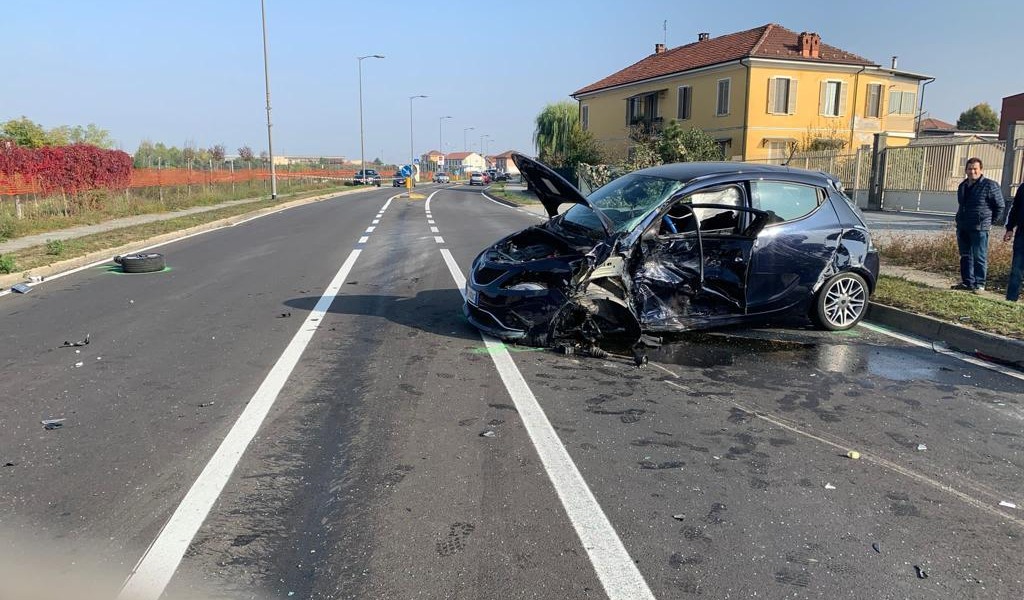 Il video (virale) del sorpasso azzardato e dello schianto in diretta Facebook