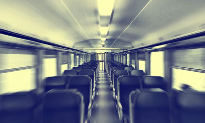 Fuma sul treno, parte il sistema antincendio e si allaga la carrozza