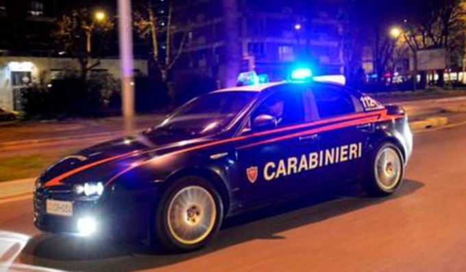 Alla guida di un’auto rubata prova a fuggire e quasi investe un carabiniere: arrestato
