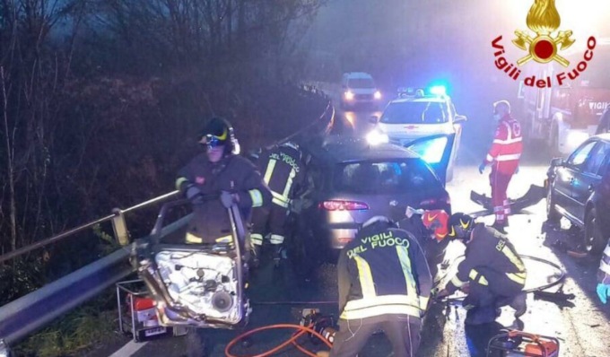 Schianto a Venasca tra tre vetture: un morto e due feriti, uno gravissimo
