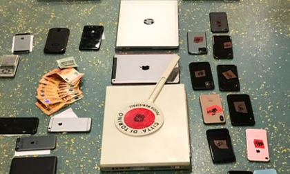 Rubavano pc, iPhone e iPad per venderli in Marocco: intercettati all'aeroporto di Cuneo