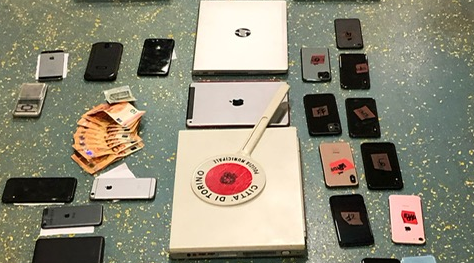 Rubavano pc, iPhone e iPad per venderli in Marocco: intercettati all’aeroporto di Cuneo