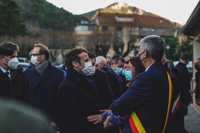 Macron in visita al Colle di Tenda. Ai sindaci francesi e italiani: “Lo Stato vi è vicino”
