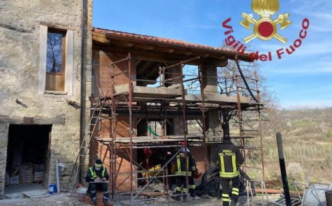 Cade dall’impalcatura mentre lavora: morto un 59enne di Ceva. E’ accaduto a Roascio