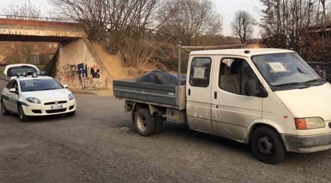 Sequestrati cinque veicoli, di cui uno aveva la targa alterata dai proprietari