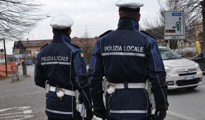 Trovato alla guida nonostante la patente revocata: 40enne nei guai