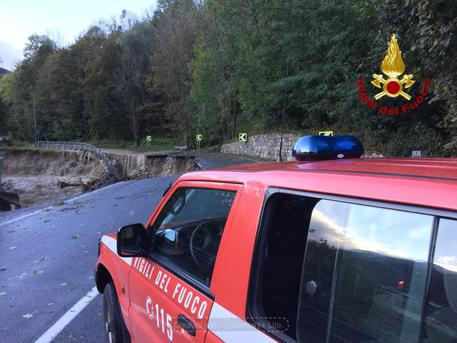 Due frane oltre il Colle di Tenda: soccorse dai pompieri due famiglie con bimbi