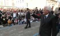 Il Presidente ad Alba accolto dai bambini della primaria Coppino al grido di "Mattarella, Mattarella"