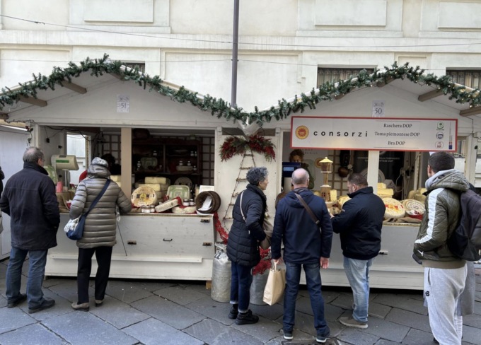 Continua ad Asti il successo di Bra, Raschera e Toma Piemontese presenti a “Il Magico Paese di Natale 2022”