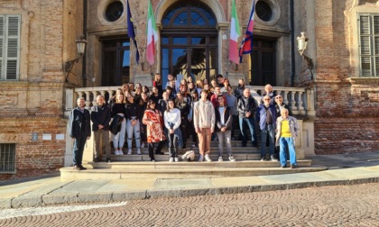 Studenti braidesi accolgono i turisti a Santa Chiara e nella chiesa dei Battuti Bianchi