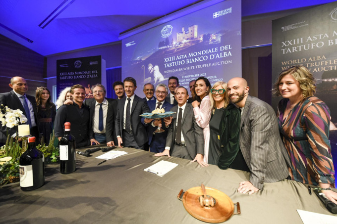 XXIII Asta Mondiale del Tartufo Bianco d’Alba, vola a Hong Kong il tartufo dei record da 184.000 euro