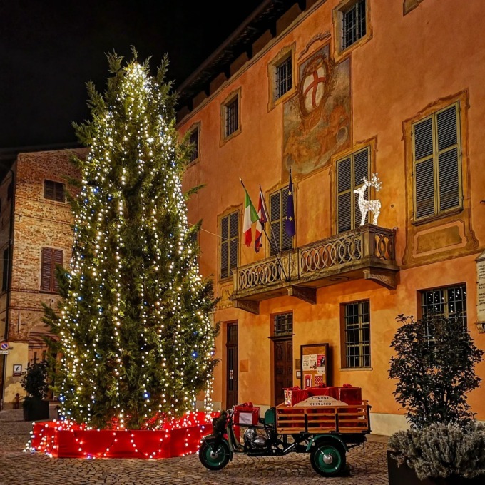 A Cherasco per il Natale 2022 addobbi al posto delle luminarie