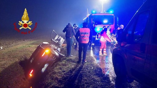Percorre la Sp129 a Cavallermaggiore e finisce fuori strada: un ferito