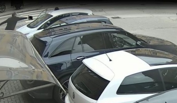 Rapina Grinzane Cavour, in aula il video che mostra il gioielliere sparare ai ladri