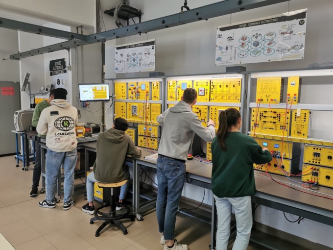 Oltre cento nuove postazioni per i laboratori al Vallauri di Fossano