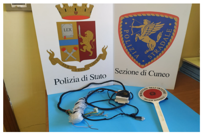 Scoperto dalla Polizia un cronotachigrafo truccato: nei guai un camionista di 32anni