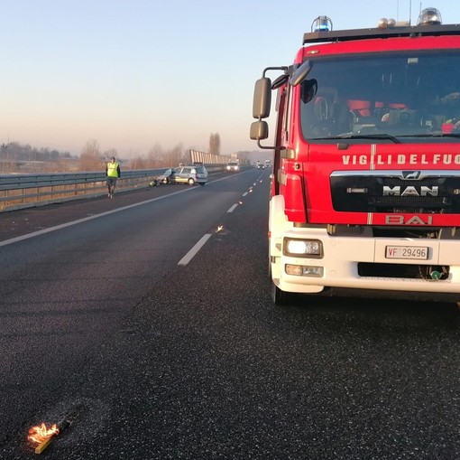 Auto percorre l’A6, esce fuori strada e si schianta contro il guardrail a Mondovì