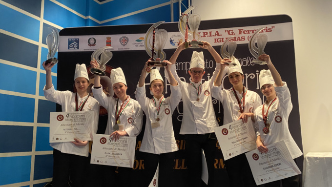 Sessanta giovani talenti italiani nel campo della pasticceria gareggiano per contendersi il titolo di miglior pasticciere d’Italia juniores