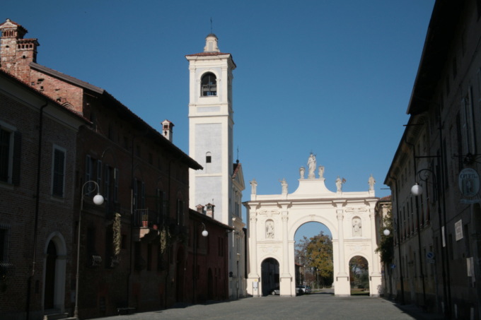 Torna sabato 15 e domenica 16 aprile, la manifestazione “Cherasco in fiore”