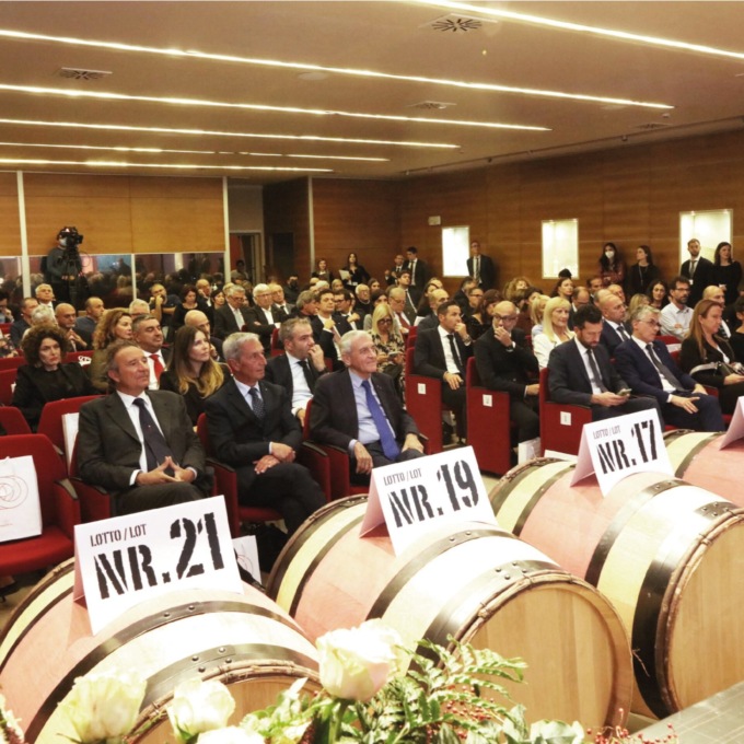 Asta benefica del Barolo: ricavati 132mila euro per Scuola di Enologica