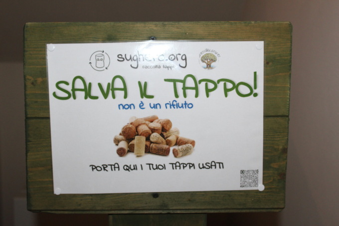 Alba: un punto di raccolta dei tappi in sughero nel Palazzo comunale