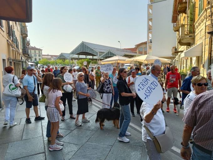 Saluzzesi in protesta contro il taglio di alberi in città