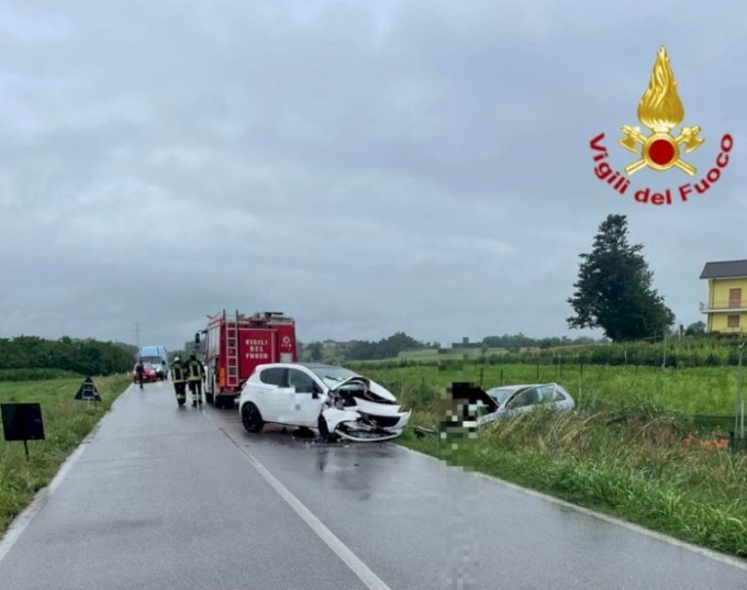 Scontro frontale sulla Sp661 a Cherasco