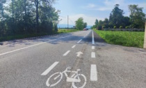 La corsia ciclabile (disegnata) in via Pollino ai Ronchi è la prima realizzata a Cuneo