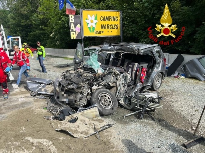Auto si schianta contro un furgone ed esce fuori strada a Sampeyre: un ferito grave