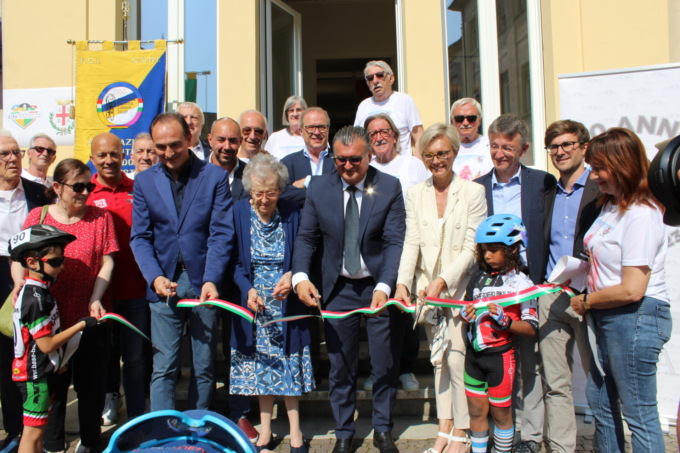 La sala dello Sport del Comune di Alba è stata dedicata al campione di ciclismo Albino Gallina