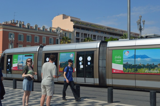 “Visitez Cuneo, en Italie”: la città di Cuneo sui tram di Nizza per due settimane