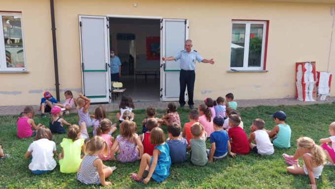 Educazione stradale con la Polizia Locale di Cherasco tra gli alunni dell’Istituto Scolastico Taricco