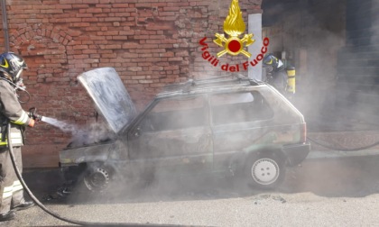 Autovettura bruciata dal fuoco a Moretta