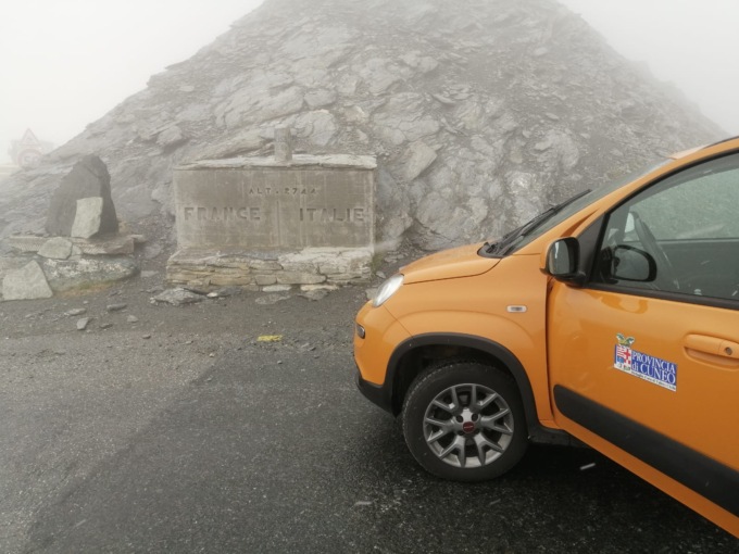 Dopo l’ultima nevicata nella notte la Provincia ha riaperto il colle dell’Agnello