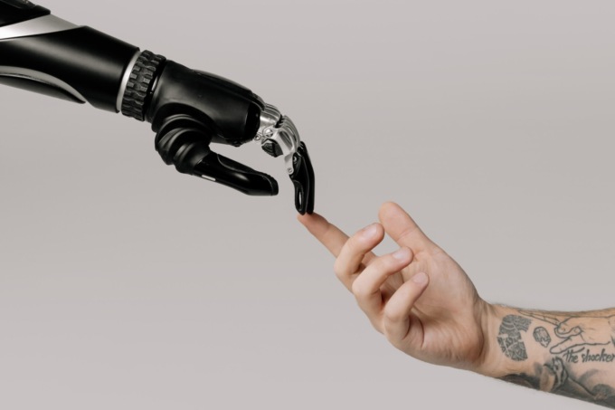 AI creativa: chi rischia davvero e come batterla? Ecco le nuove professioni individuate da CVapp