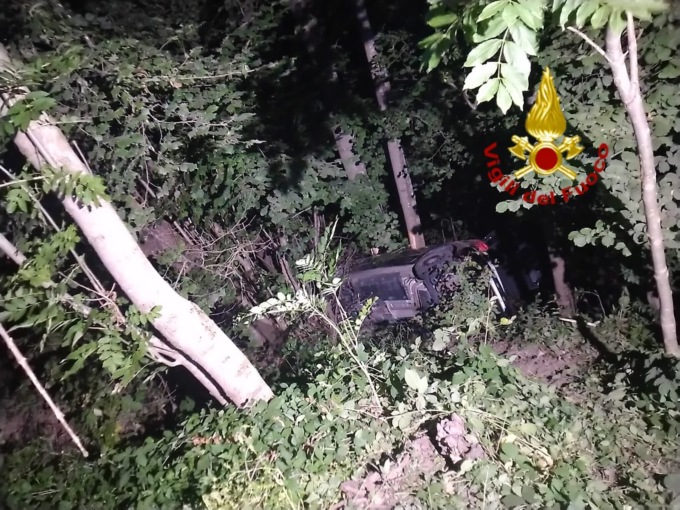 Auto in una scarpata sulla Sp178 a Pamparato