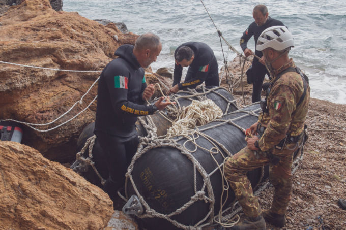 Esercito e Marina neutralizzano potente ordigno bellico